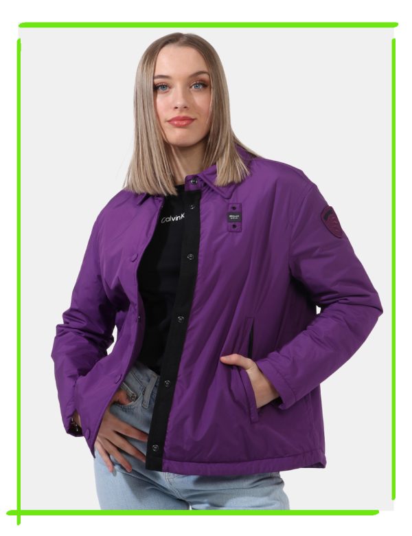Giacca Blauer Viola - Giacca simil giubbino leggero in total viola. Presenti tasche a taglio trasversale con chiusura a zip.