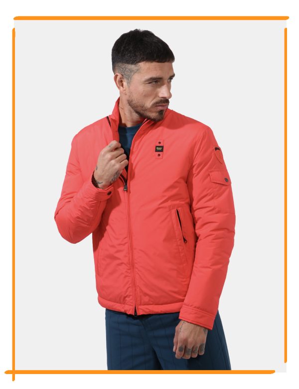 Giacca Blauer Rosso - Giacca simil giubbino leggero in total rosso. Presenti tasche a taglio trasversale con chiusura a zip.