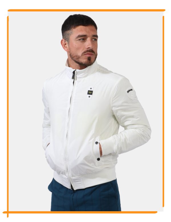 Giacca Blauer Bianco - Giacca simil giubbino leggero in total bianco. Presenti tasche a taglio trasversale con chiusura a bo