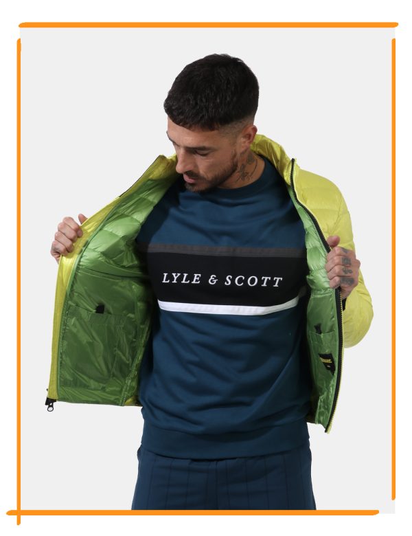 Piumino Blauer Verde - Piumino leggero in total verde lime. Presenti tasche a taglio trasversale con chiusura a zip più tasc
