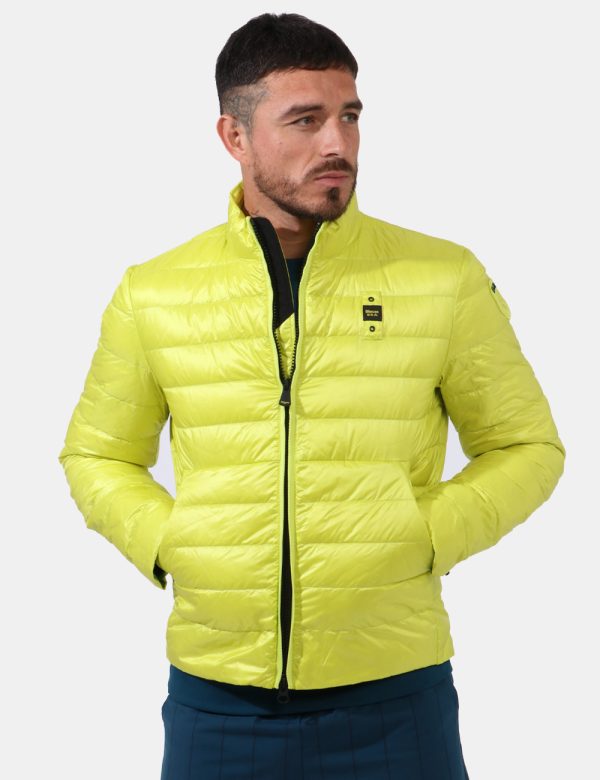 Piumino Blauer Verde - Piumino leggero in total verde lime. Presenti tasche a taglio trasversale con chiusura a zip più tasc