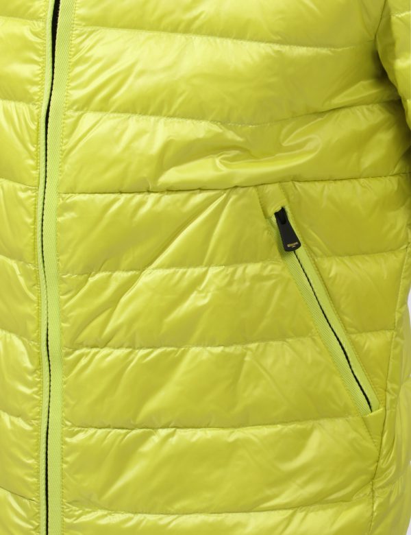 Piumino Blauer Verde - Piumino leggero in total verde lime. Presenti tasche a taglio trasversale con chiusura a zip più tasc