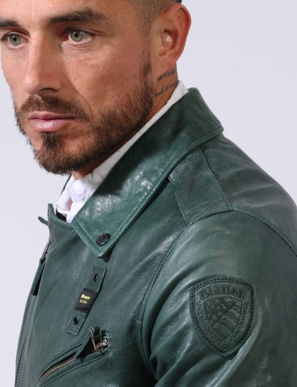Giacca Blauer Verde - Giacca in pelle ed in total verde intenso. Presenti tasche a taglio trasversale con chiusura a zip. La