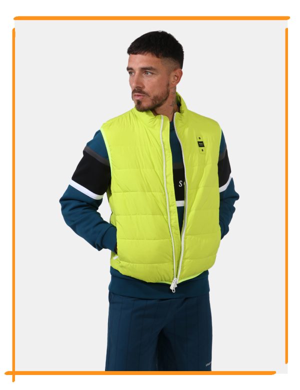 Gilet Blauer Giallo - Piumino smanicato in total giallo fluo. Presenti tasche a taglio trasversale con chiusura a zip. La ve