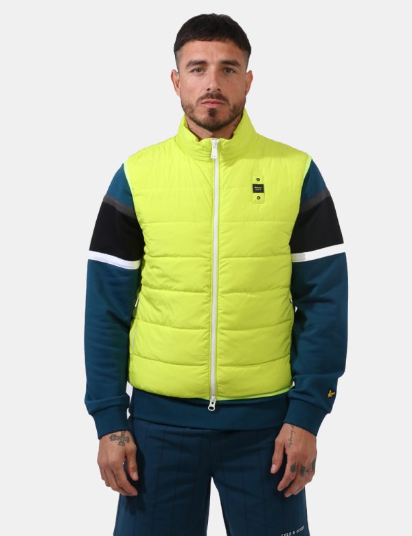 Gilet Blauer Giallo - Piumino smanicato in total giallo fluo. Presenti tasche a taglio trasversale con chiusura a zip. La ve