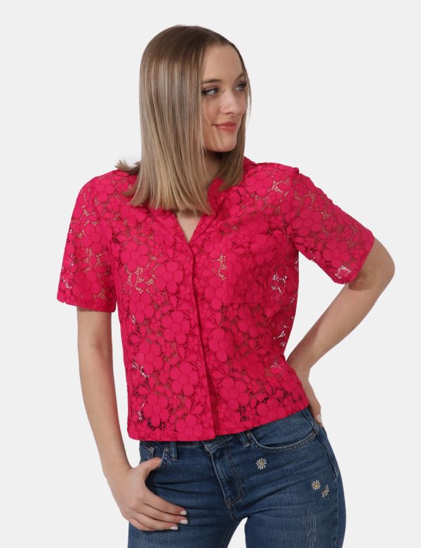 Camicia Desigual Fucsia - Camicia a maniche corte su tessuto trapuntato ed in total fucsia. Presente taschino a toppa ad alt