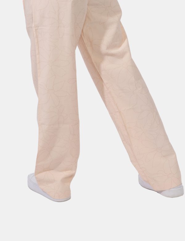 Pantaloni Desigual Rosa - Pantaloni larghi su base rosa pesca con stampa allover stilizzati fiori evidenziati solo sul conto