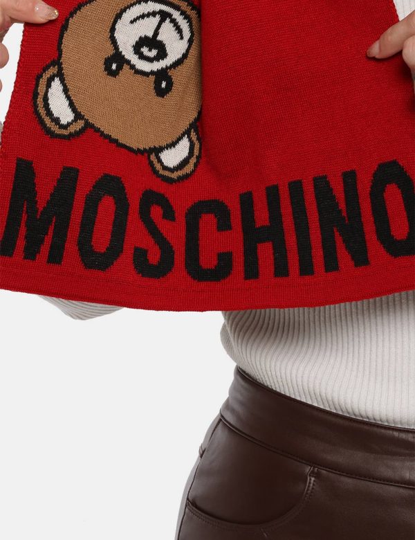 Sciarpa Moschino rosso - COMPOSIZIONE E VESTIBILITÀ:50% lana 50% acrilica CONSIGLI DI STILE:Sciarpa in misto lana su base ro