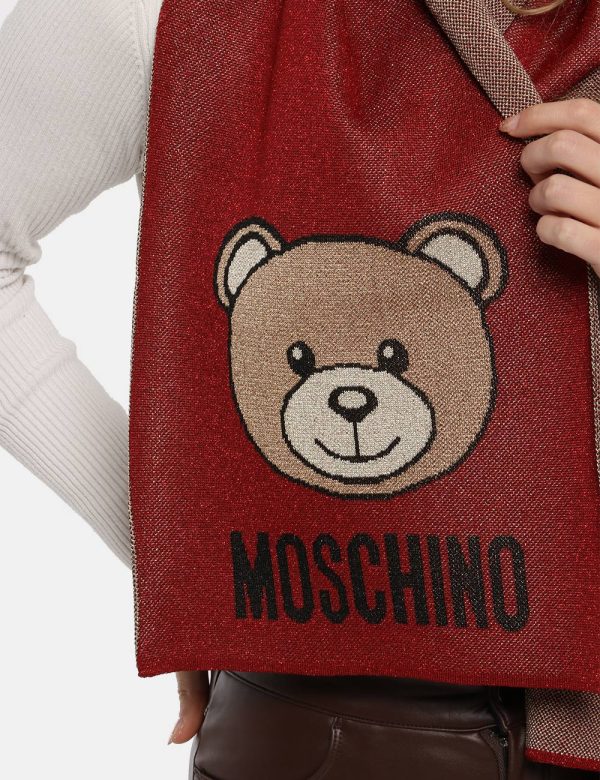 Sciarpa Moschino rosso/oro - COMPOSIZIONE E VESTIBILITÀ:80% viscosa 11% poliammidica 9% poliestereCONSIGLI DI STILE:Sciarpa