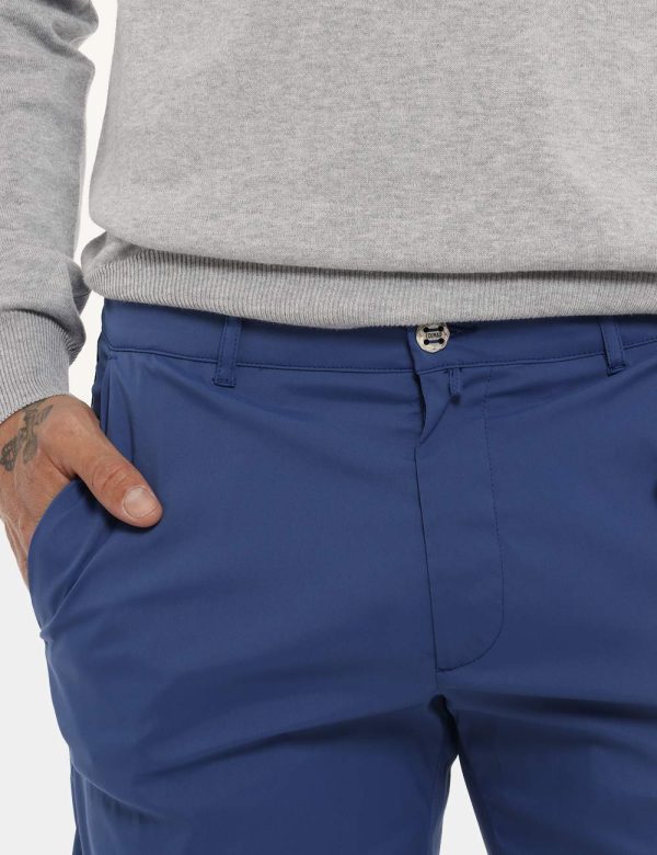 Bermuda Colmar blu - COMPOSIZIONE E VESTIBILITÀ:94% poliammidica 6% elastaneIl modello è alto 178 cm e indossa la taglia L.