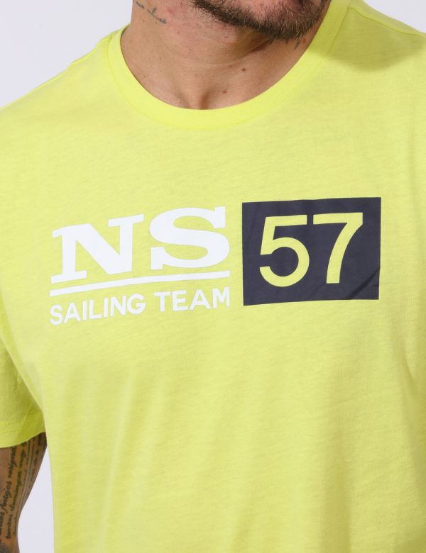 T-shirt North Sails Lime - T-shirt su sfondo lime con stampa centrale logo brand in bianco e nero. La vestibilità è morbida
