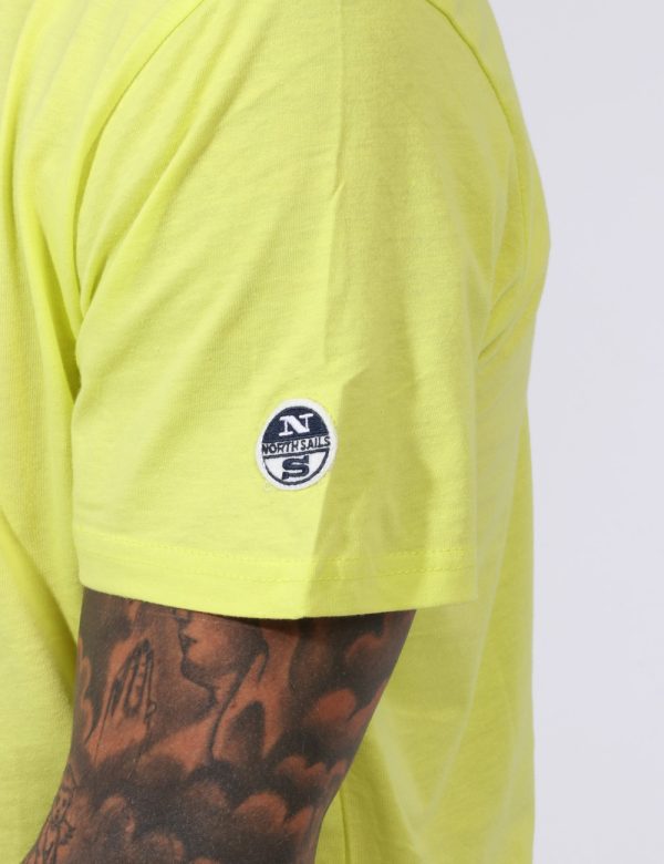 T-shirt North Sails Lime - T-shirt su sfondo lime con stampa centrale logo brand in bianco e nero. La vestibilità è morbida