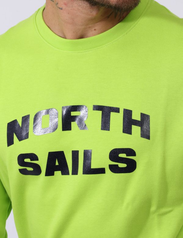 Felpa North Sails Lime - Felpa classica su sfondo lime con stampa logo brand nero. La vestibilità è morbida e regolare. La f
