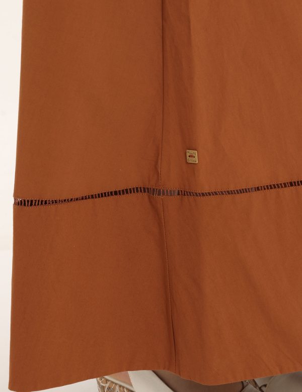Vestito Manila Grace marrone - COMPOSIZIONE E VESTIBILITÀ:97% cotone 3% elastaneLa modella è alta 170 cm e indossa la taglia