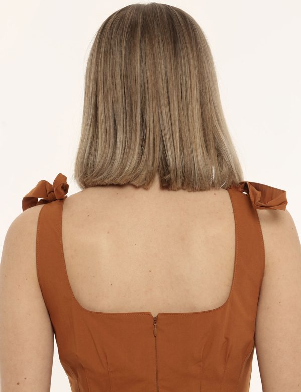 Vestito Manila Grace marrone - COMPOSIZIONE E VESTIBILITÀ:97% cotone 3% elastaneLa modella è alta 170 cm e indossa la taglia