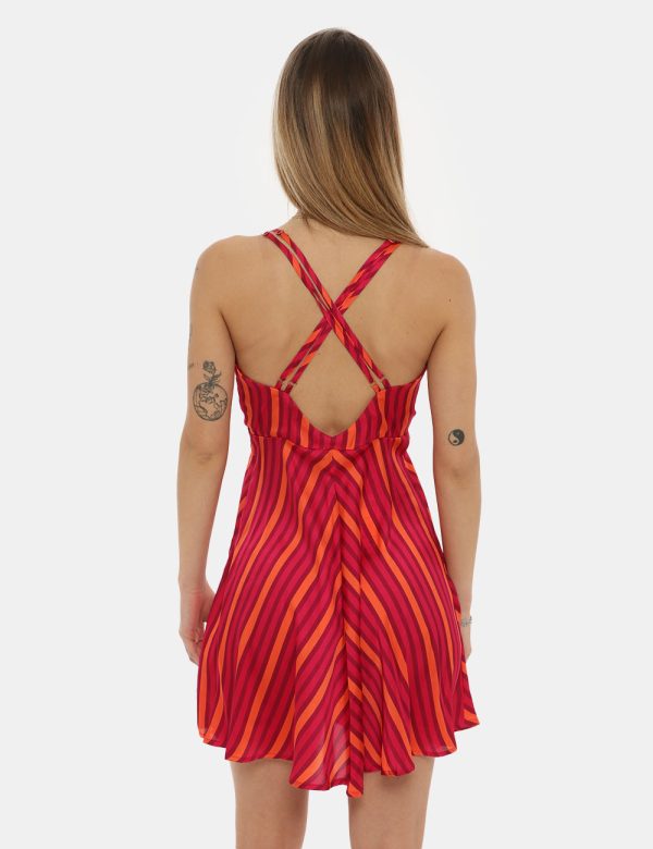 Vestito Yes Zee rigato fuxia - COMPOSIZIONE E VESTIBILITÀ:100% poliestereLa modella è alta 170 cm e indossa la taglia S. La