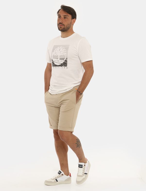 Bermuda Timberland beige - COMPOSIZIONE E VESTIBILITÀ:68% cotone 30% lino 2% elastaneIl modello è alto 170 cm e indossa la t