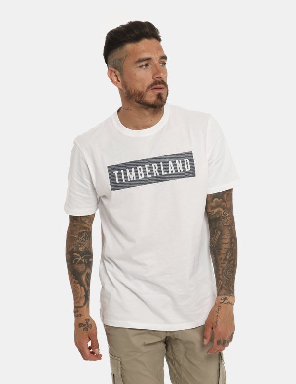T-shirt Timberland bianca - COMPOSIZIONE E VESTIBILITÀ:100% cotoneIl modello è alto 178 cm e indossa la taglia L. La vestibi