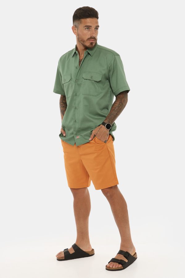 Bermuda Dickies arancione - COMPOSIZIONE E VESTIBILITÀ:100% cotoneIl modello è alto 178 cm e indossa la taglia 34 US corrisp