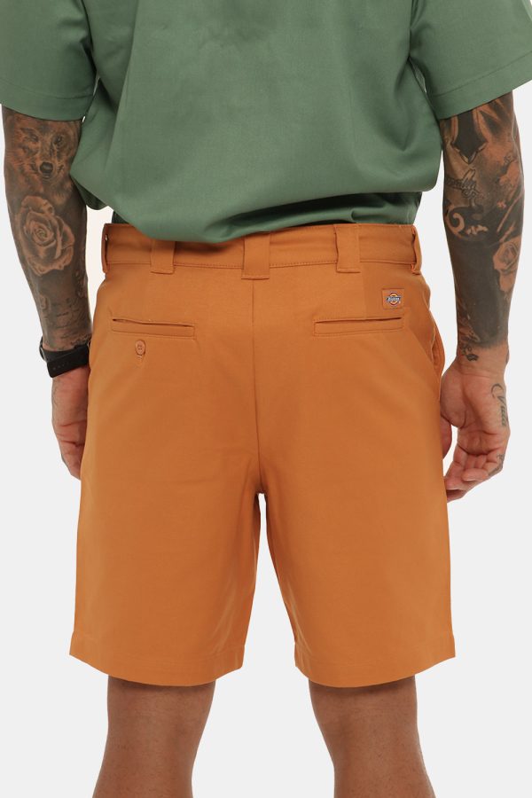 Bermuda Dickies arancione - COMPOSIZIONE E VESTIBILITÀ:100% cotoneIl modello è alto 178 cm e indossa la taglia 34 US corrisp