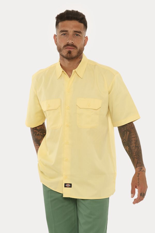 Camicia Dickies giallo - COMPOSIZIONE E VESTIBILITÀ:65% poliestere 35% cotoneIl modello è alto 178 cm e indossa la taglia M.
