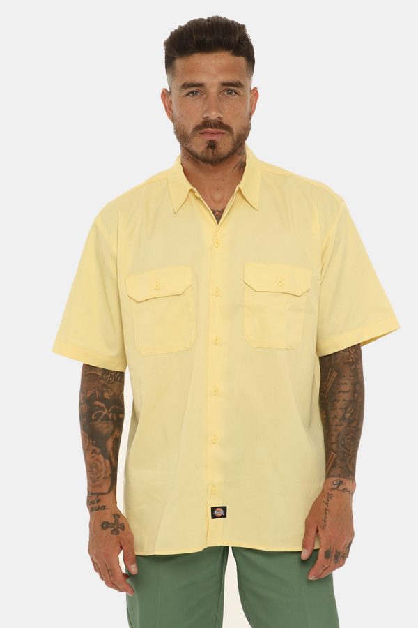 Camicia Dickies giallo - COMPOSIZIONE E VESTIBILITÀ:65% poliestere 35% cotoneIl modello è alto 178 cm e indossa la taglia M.