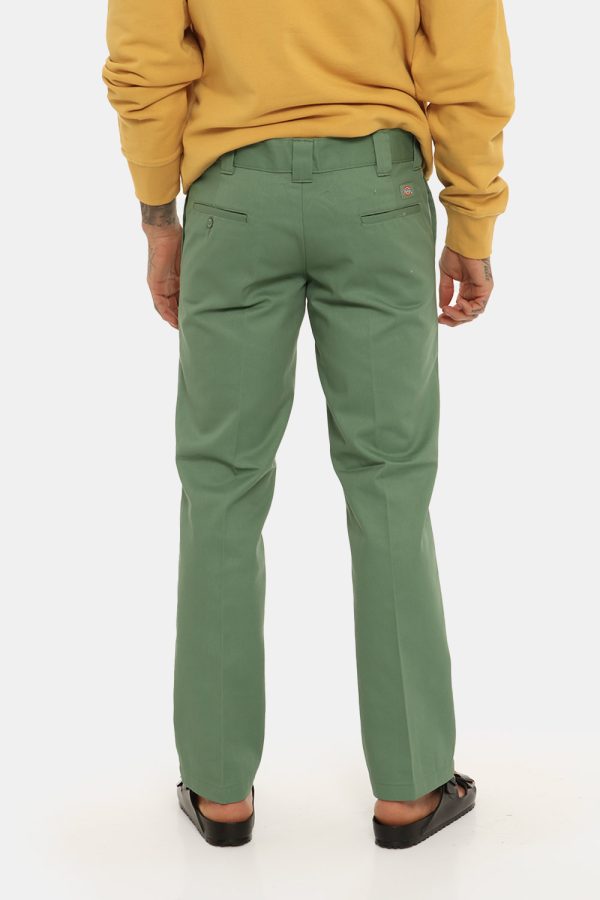 Pantalone Dickies verde - COMPOSIZIONE E VESTIBILITÀ:65% poliestere 35% cotoneIl modello è alto 178 cm e indossa la taglia 3
