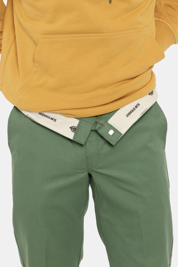 Pantalone Dickies verde - COMPOSIZIONE E VESTIBILITÀ:65% poliestere 35% cotoneIl modello è alto 178 cm e indossa la taglia 3