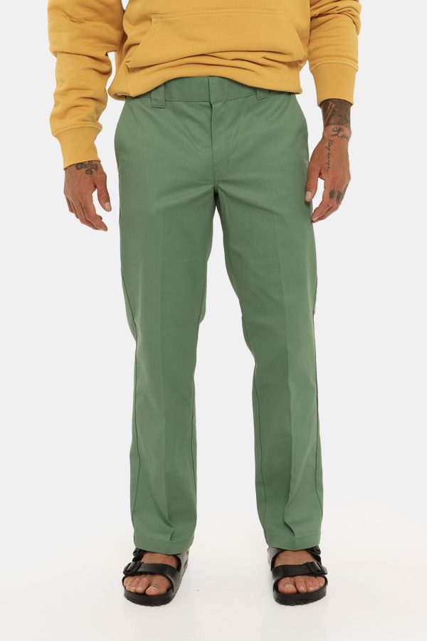 Pantalone Dickies verde - COMPOSIZIONE E VESTIBILITÀ:65% poliestere 35% cotoneIl modello è alto 178 cm e indossa la taglia 3