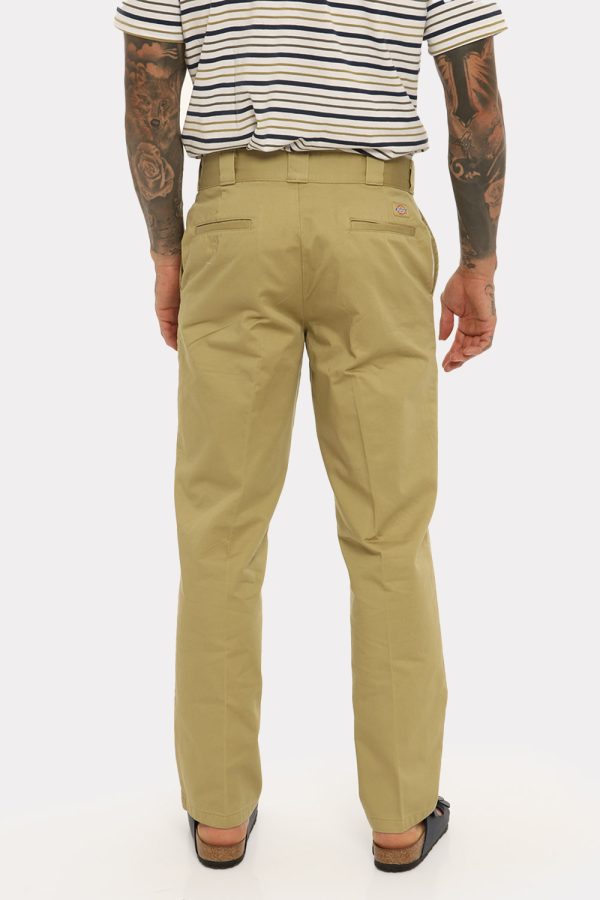 Pantalone Dickies verde - COMPOSIZIONE E VESTIBILITÀ:100% cotoneIl modello è alto 178 cm e indossa la taglia 33 US corrispon