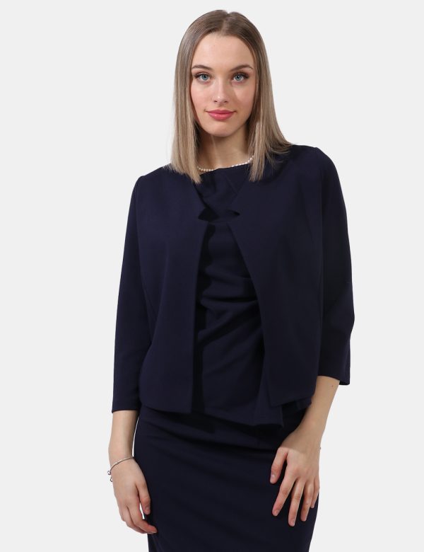 Coprispalle Vougue Blu - Blazer corto modello coprispalle in total blu navy. La vestibilità è morbida e regolare, priva di a