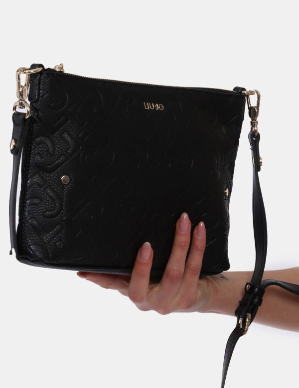 Borsa Liu-Jo Nero - Borsa a tracolla di medie dimensioni in total nero con logo brand sagomato. La bag si compone di unico s
