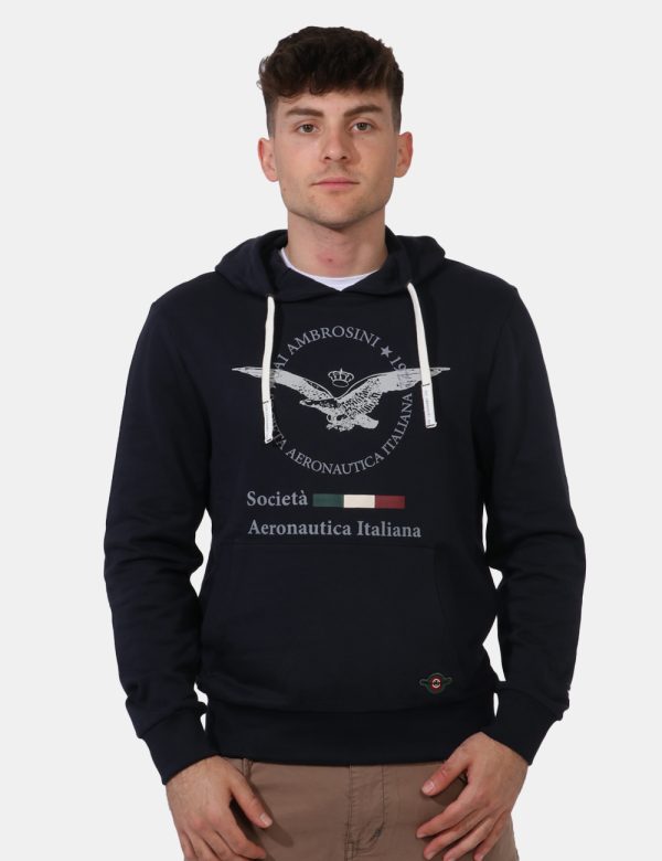 Felpa Aeronautica Italiana Blu - Felpa con cappuccio e polsini su base blu navy con stampa logo brand sul fronte. Presente t