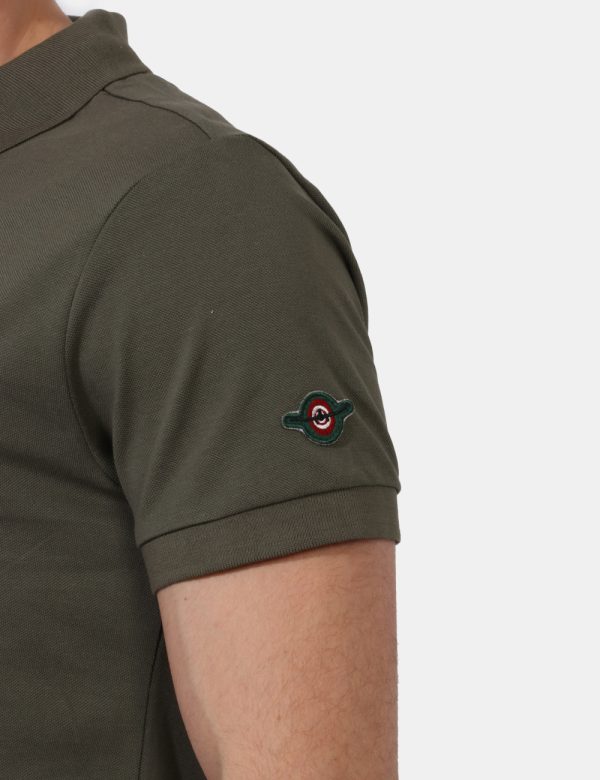 Polo Aeronautica Italiana Verde - Polo su base verde militare con patch sulla manica e logo brand stampato ad altezza cuore