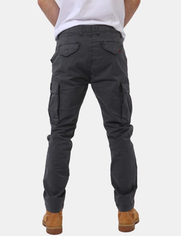 Pantaloni Aeronautica Italiana Grigio - Pantaloni in total grigio piombo arricchiti da numerose tasche con taglio diverso, c