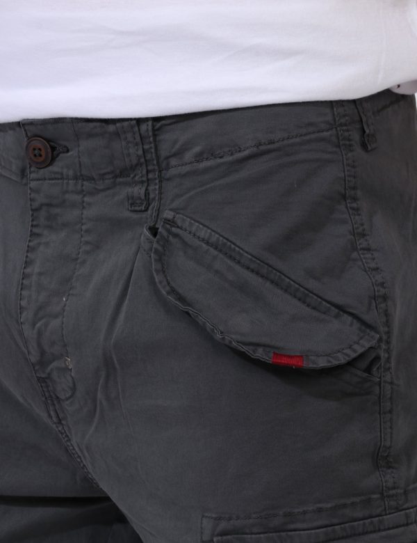 Pantaloni Aeronautica Italiana Grigio - Pantaloni in total grigio piombo arricchiti da numerose tasche con taglio diverso, c