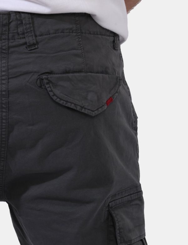 Pantaloni Aeronautica Italiana Grigio - Pantaloni in total grigio piombo arricchiti da numerose tasche con taglio diverso, c