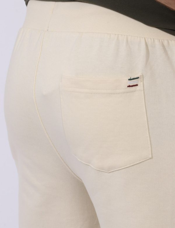 Pantaloni Aeronautica Italiana Bianco - Pantaloni simil tuta in total bianco latte con polsino sul girocaviglia. Presenti ta
