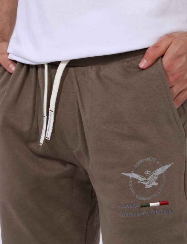Pantaloni Aeronautica Italiana Marrone - Pantaloni simil tuta in total verde tabacco con polsino sul girocaviglia. Presenti