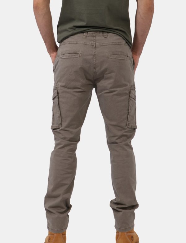 Pantaloni Aeronautica Italiana Marrone - Pantaloni simil jeans in total marrone sabbia con tasche a taglio trasversale. Pres