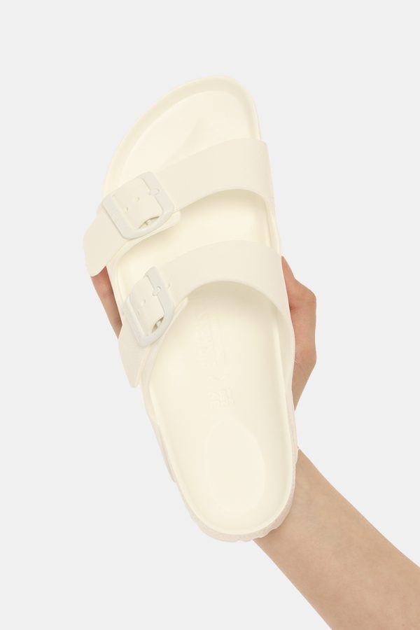 Sandali Birkenstock bianco - COMPOSIZIONE E VESTIBILITÀ:Altre materieLa modella calza il numero 39 e la calzata è regolare.