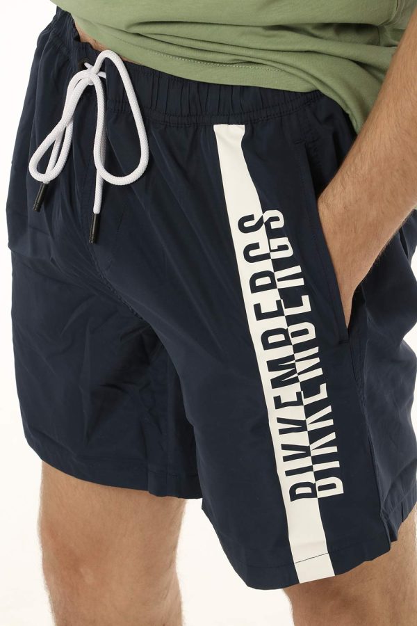 Costume Bikkembergs blu navy a pantaloncino con logo - COMPOSIZIONE E VESTIBILITÀ:100% poliestereIl modello è alto 175 cm e