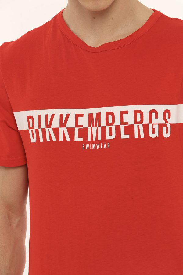 T-shirt Bikkembergs rossa con logo - COMPOSIZIONE E VESTIBILITÀ:100% cotoneIl modello è alto 175 cm e indossa la taglia L. L