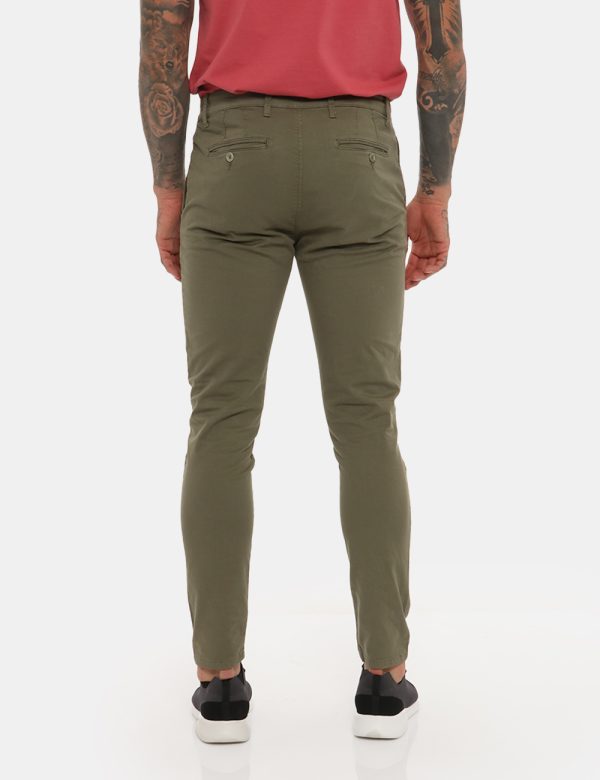 Pantalone Fifty Four verdone - COMPOSIZIONE E VESTIBILITÀ:98% cotone 2% elastaneIl modello è alto 178 cm e indossa la taglia