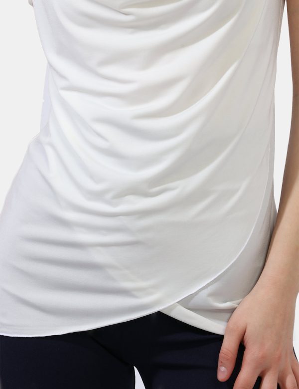 Top Vougue Bianco - Top a giromanica lungo in total bianco panna con scollo morbido. La vestibilità è pratica e regolare. Il