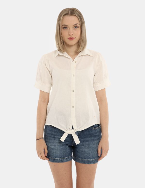 Camicia Yes Zee bianca a maniche corte - COMPOSIZIONE E VESTIBILITÀ:55% lino 45% cotoneLa modella è alta 170 cm e indossa la