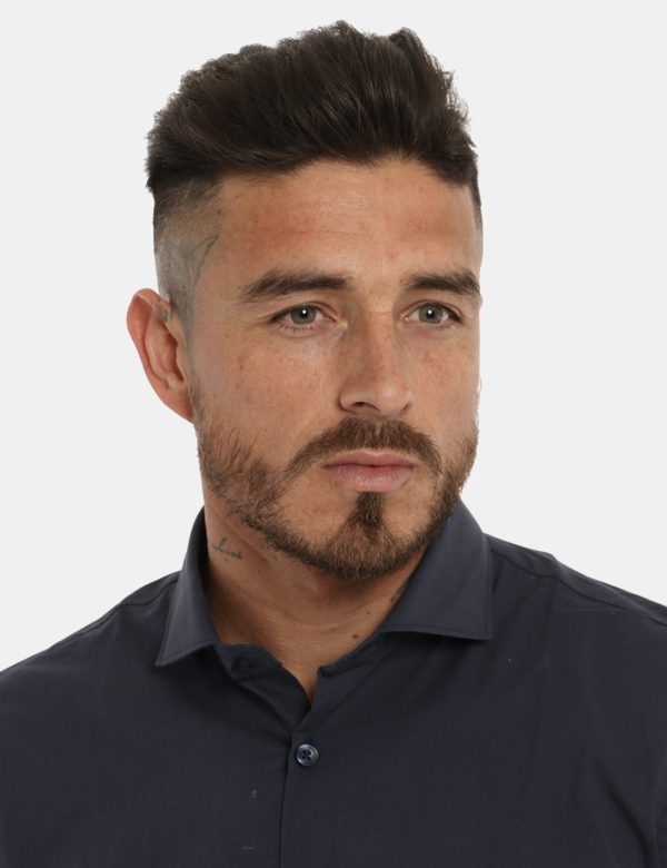 Camicia Yes Zee blu navy - COMPOSIZIONE E VESTIBILITÀ:69% cotone 26% nylon 5% elastaneIl modello è alto 178 cm e indossa la