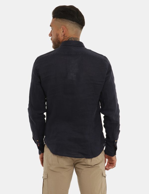 Camicia Yes Zee blu - COMPOSIZIONE E VESTIBILITÀ:100% linoIl modello è alto 178 cm e indossa la taglia L. La vestibilità del