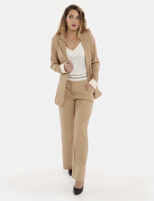 Pantalone Vougue beige - COMPOSIZIONE E VESTIBILITÀ:100% poliestereLa modella è alta 170 cm e indossa la taglia S. La vestib