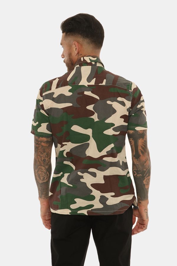 Camicia Gazzarrini fantasia militare - COMPOSIZIONE E VESTIBILITÀ:100% cotoneIl modello è alto 178 cm e indossa la taglia L.